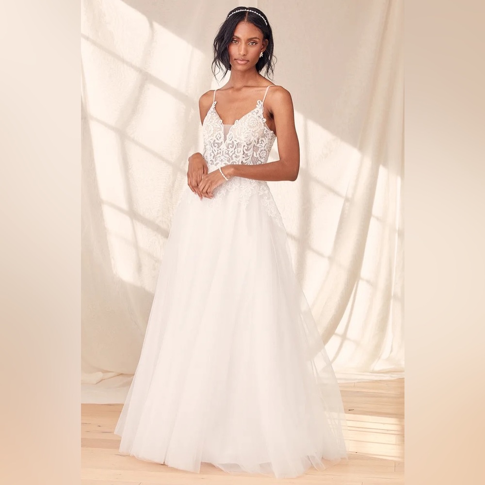 NWOT Lulus In Amazement White Tulle Embroidered Sleeveless Wedding Gown Size 6